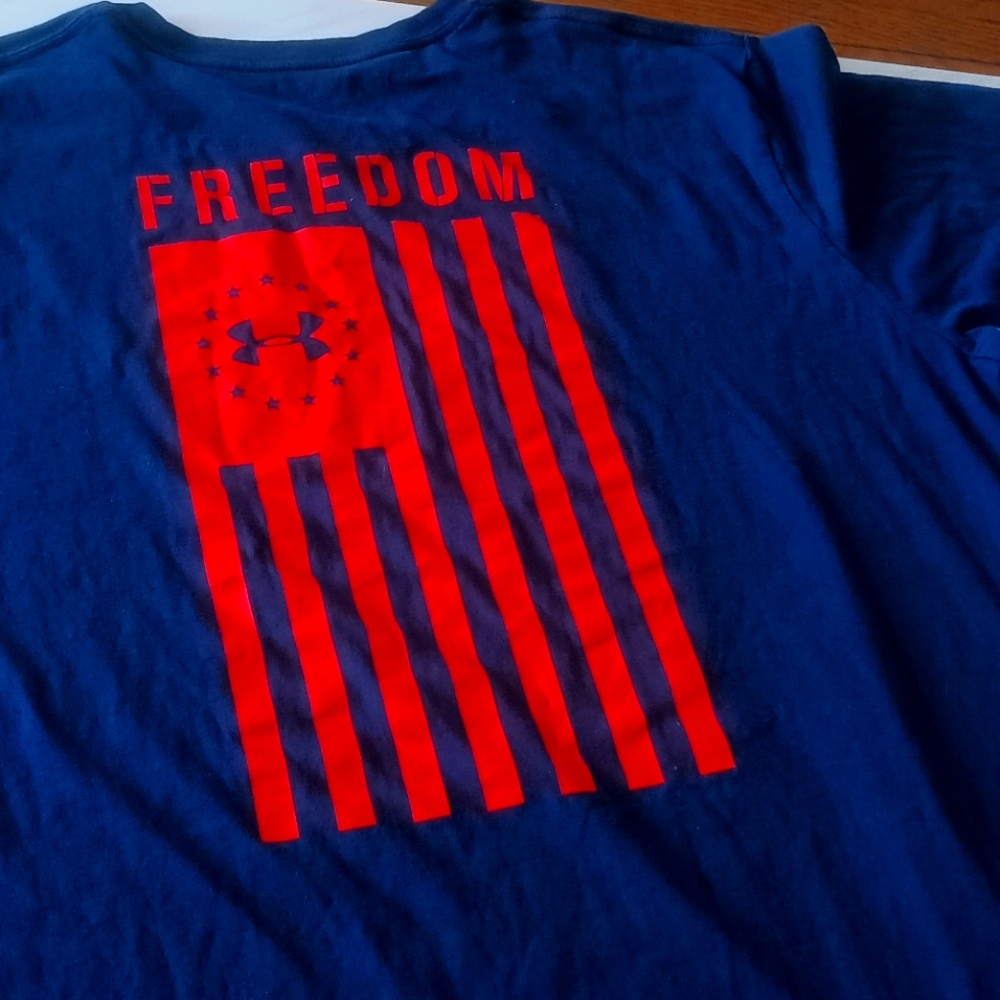 ⭐ UA Under armour mens short sleeve tee T-shirt blue with American flag ⭐